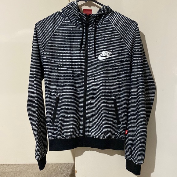 Nike Jackets & Blazers - NIKE Size M Ladies Jacket In Perfect Cond